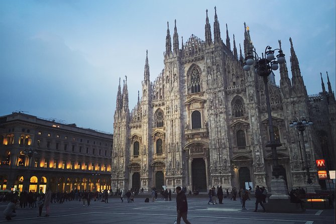 2-hours Duomo of Milan guided experience with entrance tickets - Small group, private upgrade, or luck of the draw