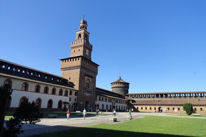 3-Hour Milan City Tour with The Scala Theatre - small group tour - Walking through Milan’s drawing room