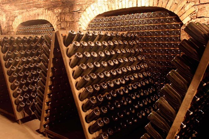 3 Italian sparkling wines and how to distinguish them: Prosecco, Franciacorta.. - The Ancestral Method: The Oldest Style in the Lineup