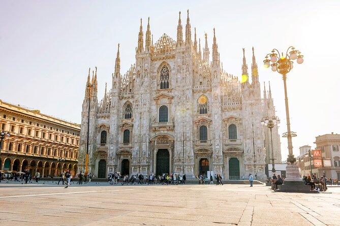Best of Milan: 3 Icons Tour in 40 Languages + Hop On Hop Off - Milan Duomo, with details you could miss