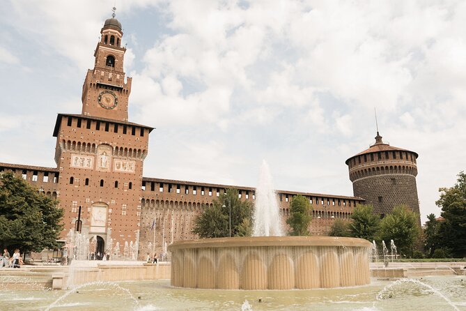 Best of Milan: 3 Icons Tour in 40 Languages + Hop On Hop Off - Who should choose this experience?