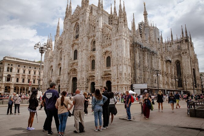 Best of Milan Small-group Walking Tour with Duomo visit - The 30-minute pause in Piazza del Duomo