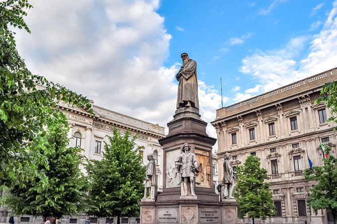 Discover Milan's Marvels: Last Supper, Duomo & Secret Gems Tour - Via Spadari and Piazza Mercanti slow the pace