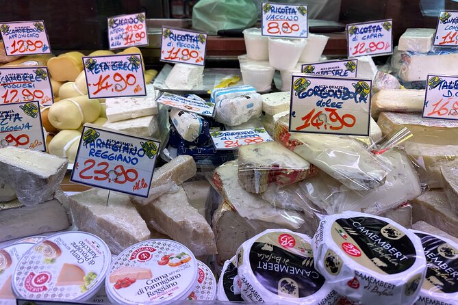 Eating Milan Street Food Tour with Guided Tasting and Sightseeing - Piazza degli Affari and Milan’s sharp modern symbol