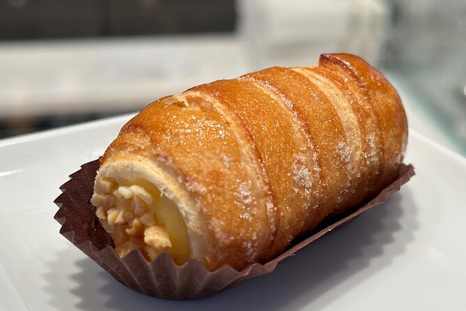 Eating Milan Street Food Tour with Guided Tasting and Sightseeing - Piazza Mercanti recalls medieval Milan
