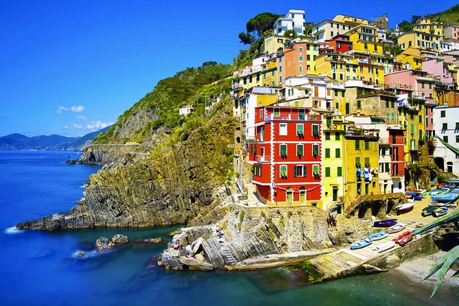 From Milan: Cinque Terre Guided Full-Day Trip With Cruise - Comfort, walking, and the price of convenience