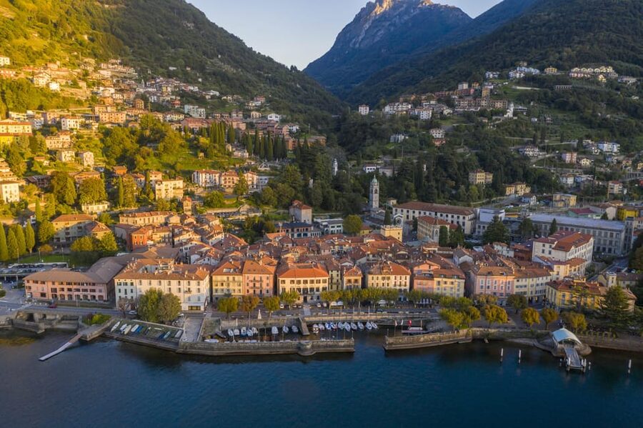 From Milan: Varenna, Bellagio, and Como Day Trip - Como brings the day back to city scale