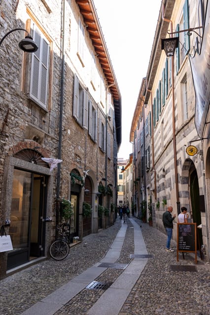From Milan: Varenna, Bellagio, and Como Day Trip - Guides, commentary, and the coach experience