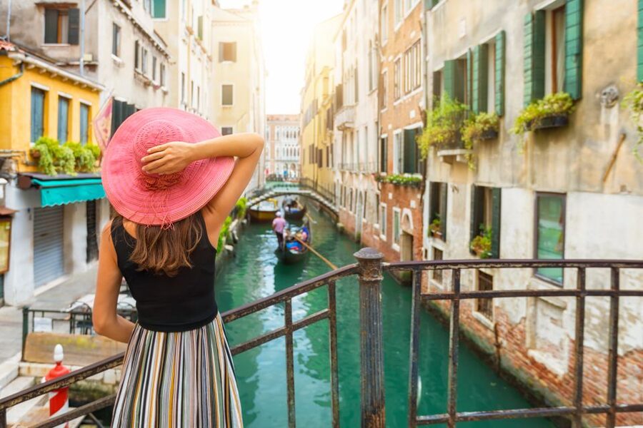 From Milan: Venice and Verona Full-Day Tour by Train - Verona, from Juliet’s Balcony to Castelvecchio