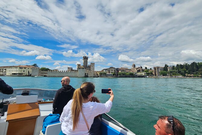 From Milan: Verona, Sirmione and Lake Garda Tour with Boat Cruise - A long coach day made easier by practical extras