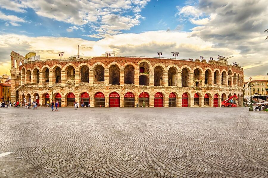 From Milan: Verona, Sirmione and Lake Garda with Boat Cruise - How the guides shape the day