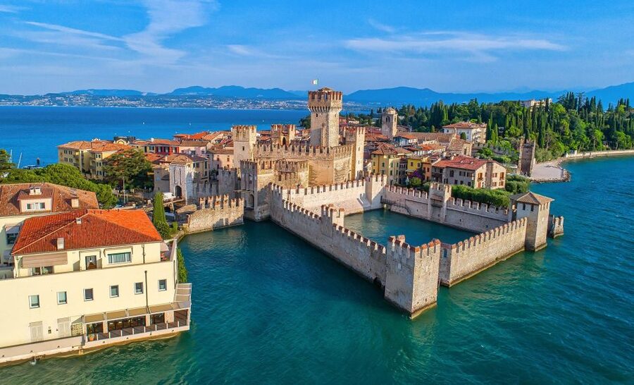 From Milan: Verona, Sirmione and Lake Garda with Boat Cruise - Meeting the bus beside Hotel Gallia