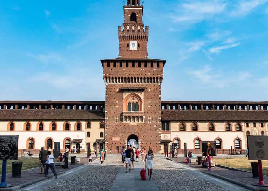 Guided Tour: Discover Sforza Castle and Michelangelo's Art - Entering Sforza Castle and meeting Milan’s ruling family