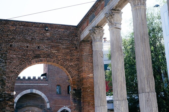 Highlights and hidden gems of Milan Bike Tour - La Scala and the quiet charm of Brera