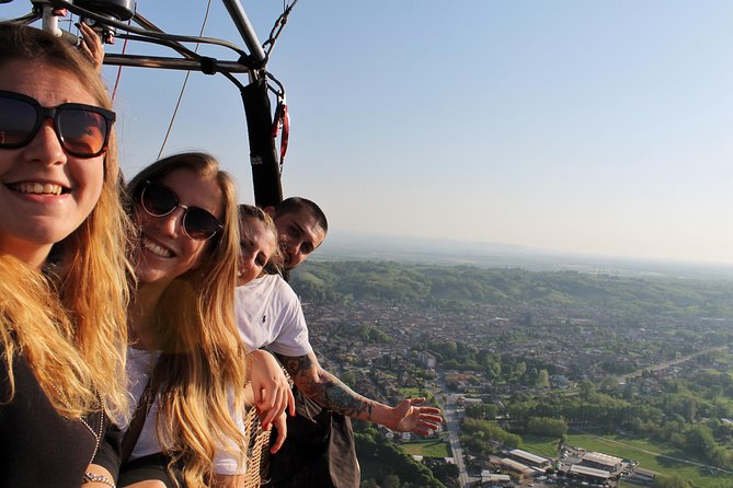 Hot air balloon flight Milan Monday-Friday - Trading Milan streets for open countryside