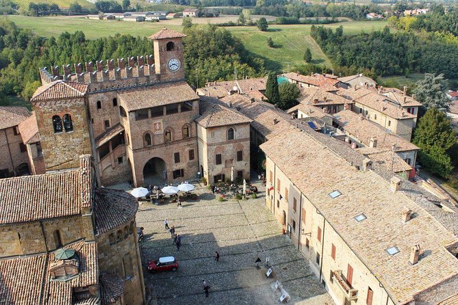 Medieval villages & Cremona Stradivari's town, tour from Milan - Vigoleno, a second castle village