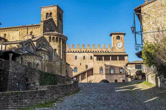 Medieval villages & Cremona Stradivari's town, tour from Milan - Cremona Cathedral and the climb to the Torrazzo