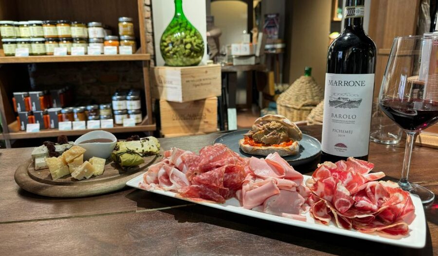 Milan: Aperitivo with Food Selection & a Glass of Wine - Tasting products from Italy’s Food Valley