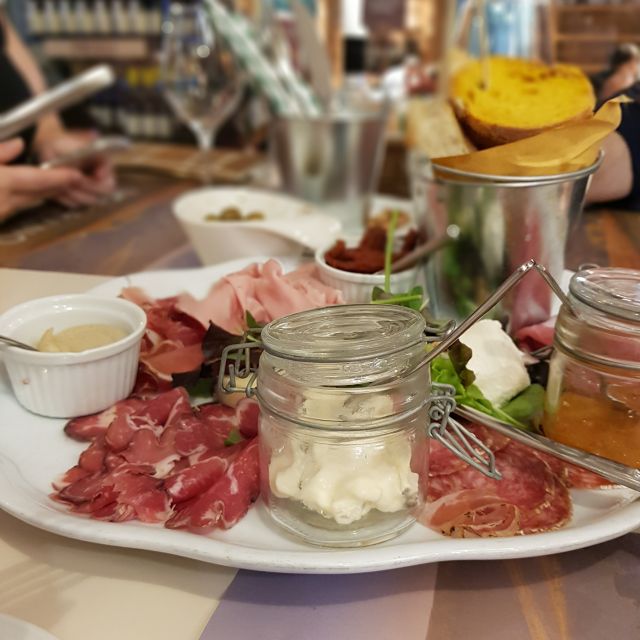 Milan: Bar-Hopping Tour with Welcome Drink - Who will get the most from this evening?