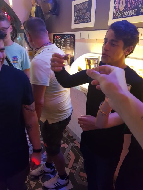 Milan: Bar-Hopping Tour with Welcome Drink - The first bar and your included welcome drink