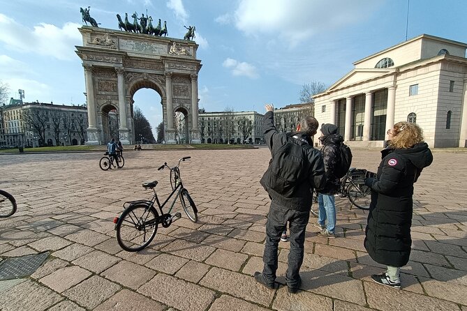 Milan: Bicycle Tour Live Tourist Guide 3 hours and half - Piazza Affari and Piazza Mercanti reveal two very different centers