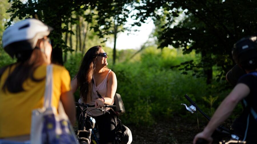Milan: Bike Tour with Picnic on the turtle lake - Davide’s guiding style and the small-group advantage