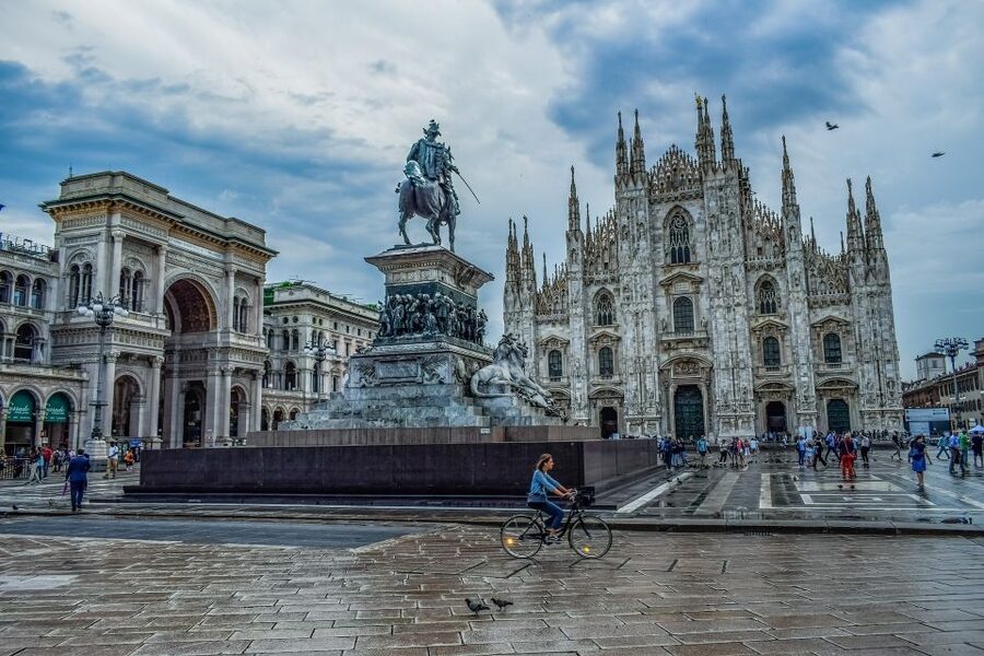 Milan by Night 2-Hour Walking Tour - Finishing at Duomo Square
