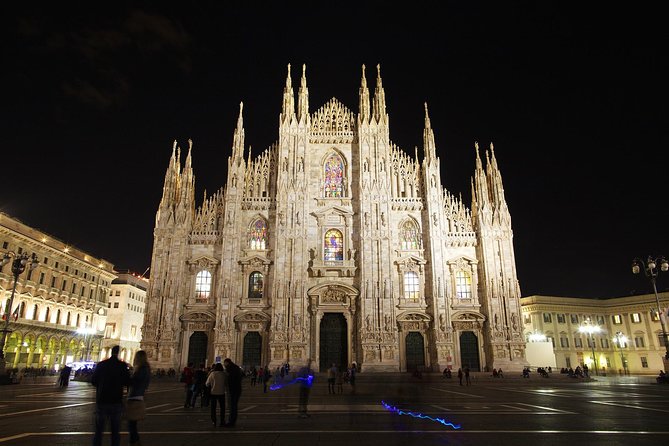 Milan by night walking experience - La Scala adds music and ceremony