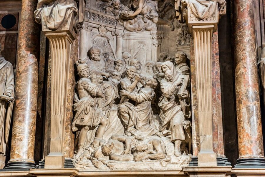 Milan: Cathedral and Terraces Guided Experience - Meeting your guide in Piazza del Duomo