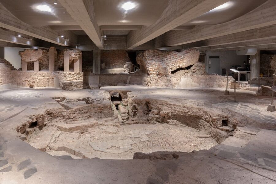 Milan: Cathedral, Archeological Area and Museum Ticket - Look below the pavement at the Archaeological Area