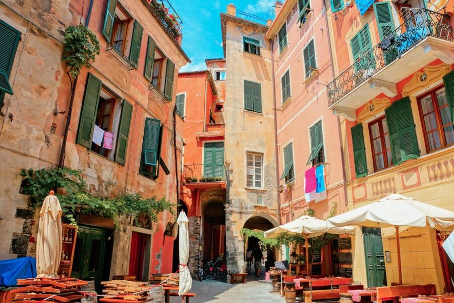 Milan: Cinque Terre Full-Day Guided Trip With Cruise - Returning by train and coach