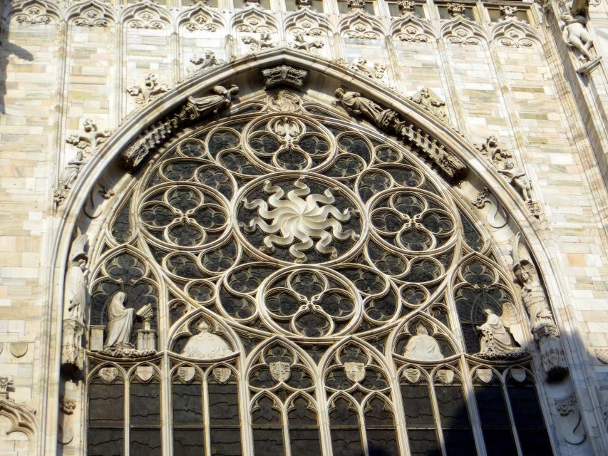 Milan: City Highlights Walking Tour - La Scala and the world of Italian opera
