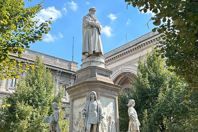 Milan Coffee & History Crawl with a Licensed Tour Guide - The Duomo and coffee on the big square