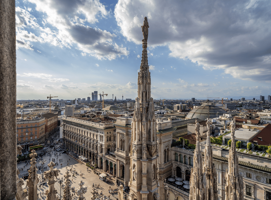 Milan: Da Vinci's Last Supper & Duomo Rooftop Terraces Tour - Taking the elevator to the Duomo rooftops