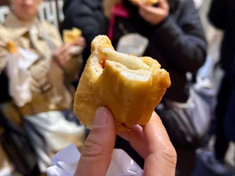 Milan: Delicious Food Tour and City Center Sightseeing - Piazza Affari, the L.O.V.E. statue, and the Finger sculpture