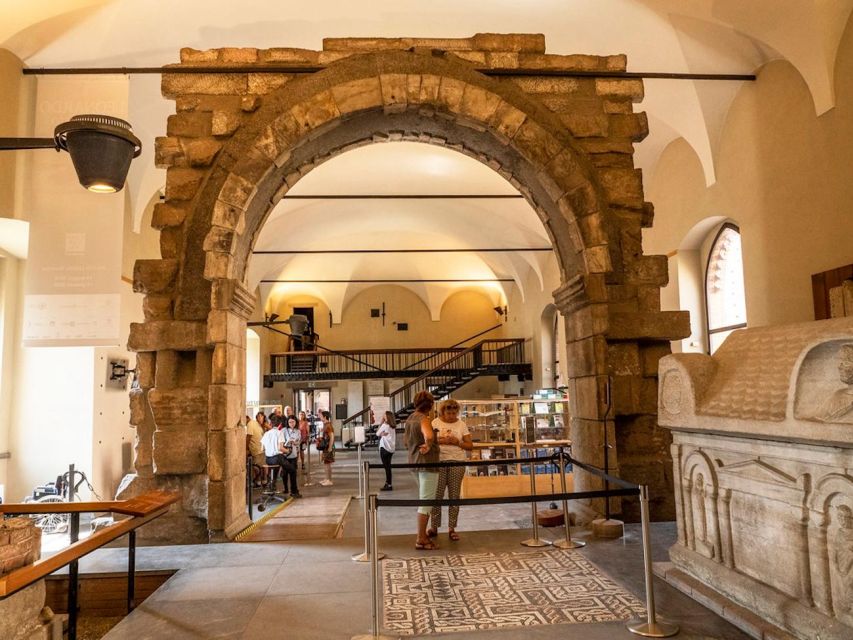 Milan: Duomo, Sforza Castle, and Pieta Guided Tour - Walking to Sforza Castle
