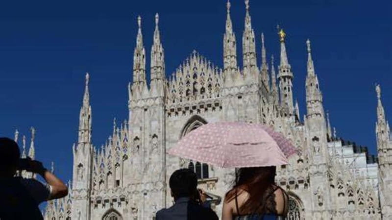 Milan: Duomo Tour with Priority Entry & Rooftop Access - What the small group adds