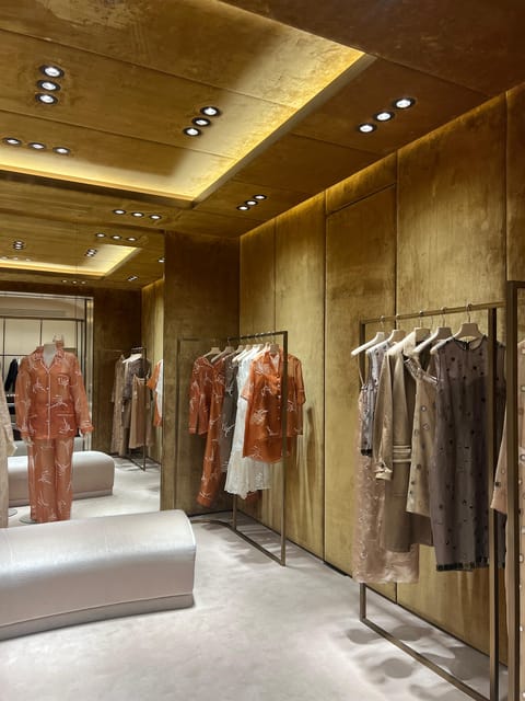 Milan: Exclusive Private Fashion Tour - A small group makes the fashion talk more useful