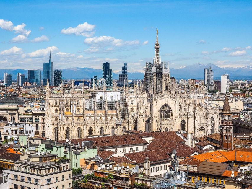 Milan: Express Walk with a Local in 90 minutes - Starting at the Statue of Vittorio Emanuele II