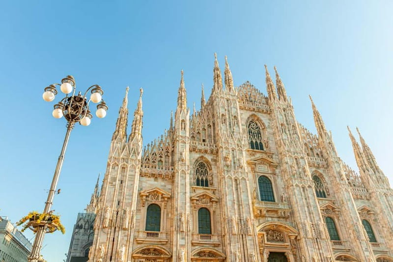 Milan: Fast Track Cathedral and Duomo Rooftop Guided Tour - Starting in Piazza del Duomo beside Mondadori
