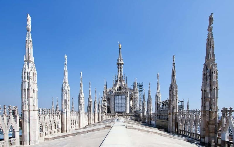 Milan: Fast Track Cathedral and Duomo Rooftop Guided Tour - Milan views from the rooftop