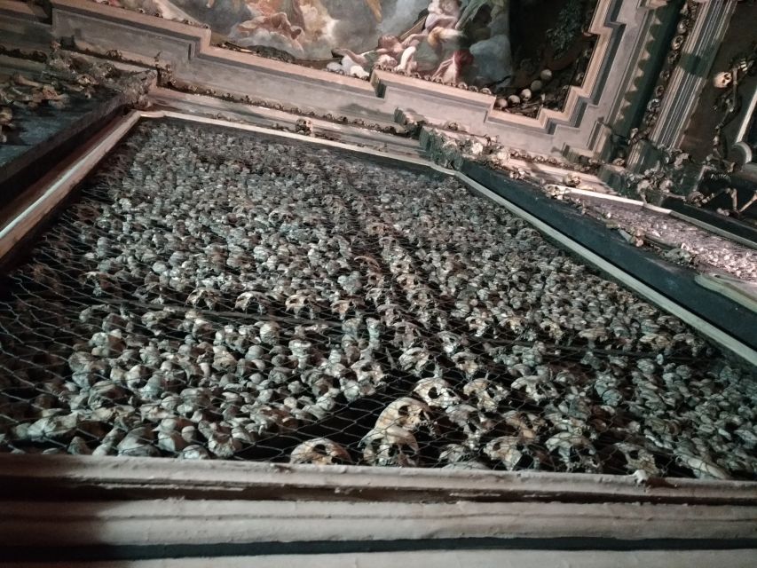 Milan Food and Secrets Tour - Three Italian wines and a historic restaurant setting