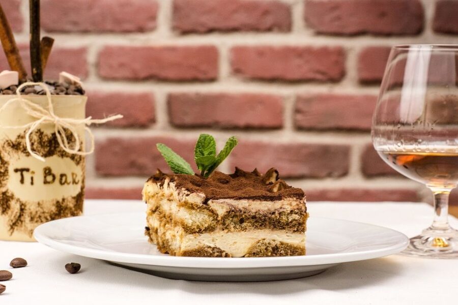 Milan: Food and Wine Experience - Walking through Navigli with a food guide