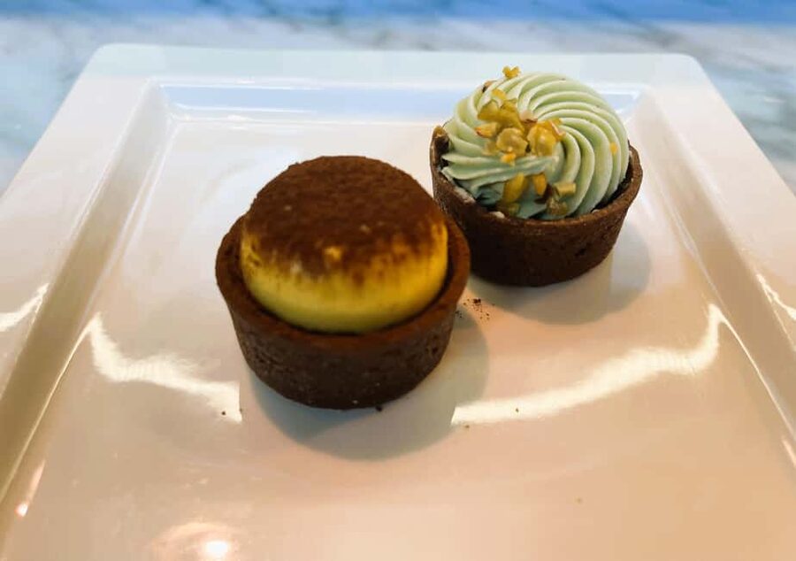 Milan: Food Tour with Pasta, Pizza, Cannoli, and Tiramisu! - Stop four: another bakery and the aperitivo lesson