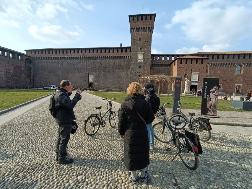 Milan: Guided Bike Tour - Piazza Affari and the L.O.V.E. sculpture