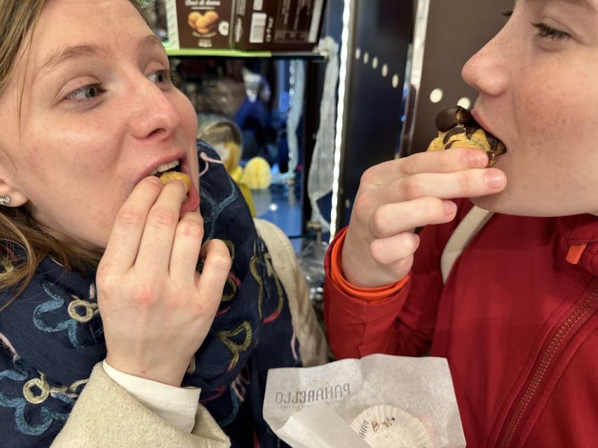 Milan: Guided Street Food Walking Tour with Food Tasting - Piazza Mercanti and the Duomo on foot