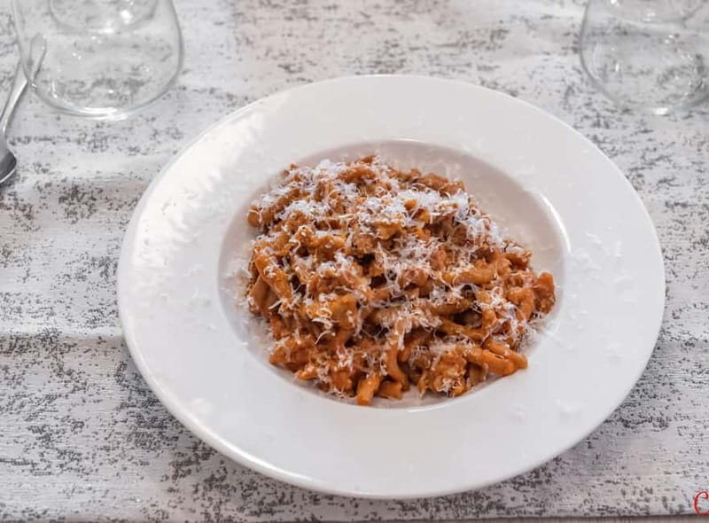 Milan: Hands-On Pasta & Dessert Cooking Class & Wine Pairing - The aperitivo starts the evening