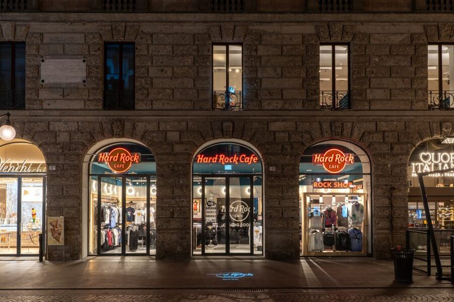 Milan: Hard Rock Cafe with Set Menu for Lunch or Dinner - Dessert and drinks are already included
