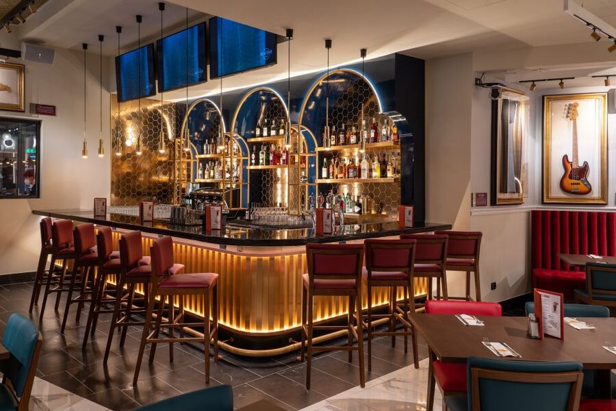 Milan: Hard Rock Cafe with Set Menu for Lunch or Dinner - What the Hard Rock setting adds
