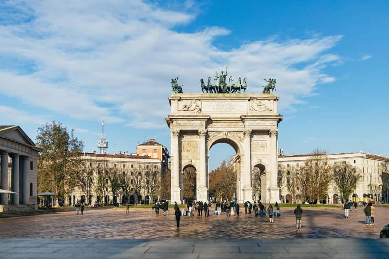 Milan: Hidden Gems Guided Bike Tour - Upscale streets near Milan’s center